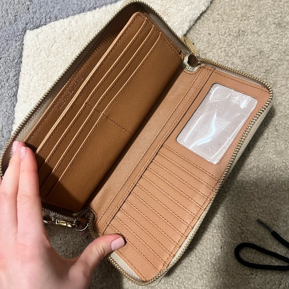 Micheal Kors wallet - Picture 3 of 6